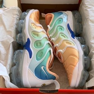 New in Box NIB Women’s Size 10 Nike Air VAPORMAX PLUS running shoes sneakers!